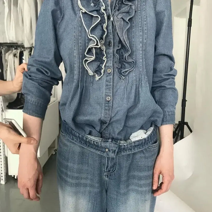 [BUNJANG] Eonts Denim Frill Blouse / Eonts 에옹쓰 데님 프릴 블라우스