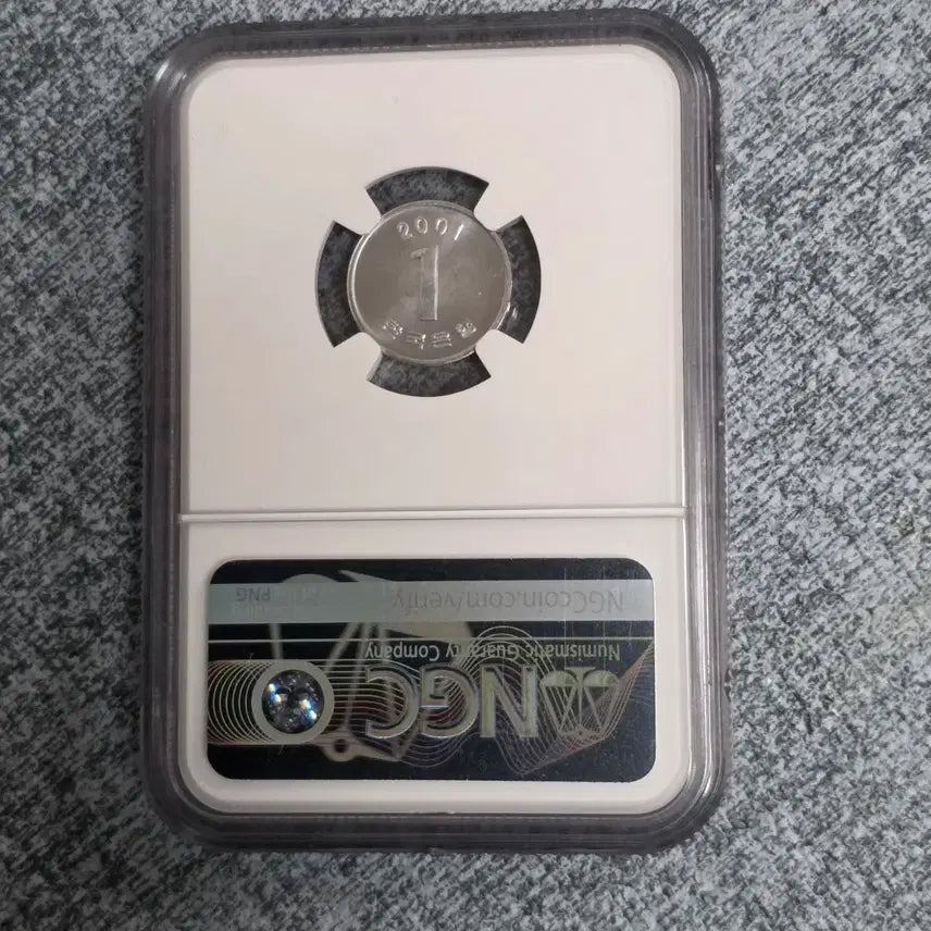 [SOLD OUT] 2001년1원NGC64등급약17개등록귀한주화