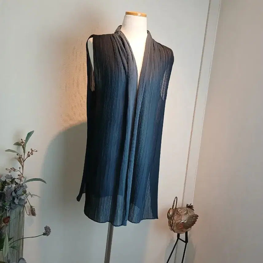 [BUNJANG] Pleated Gradient Long Vest / 플리츠 주름 롱 조끼 청색 그라데이션