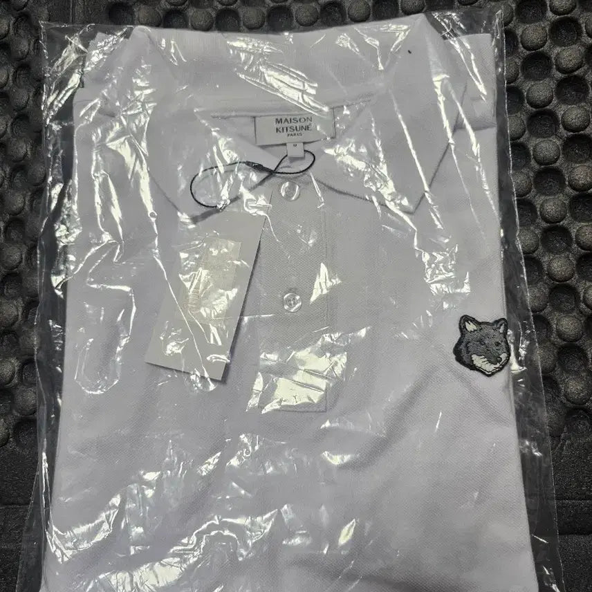 [BUNJANG] Maison Kitsune Fox Patch Polo T-shirt / 메종키츠네 폭스 패치 반팔 폴로티 새상품m