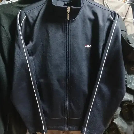 [BUNJANG] Fila Black Zip-Up Jacket (Size 95) / 휠라 블랙 집업 자켓 95