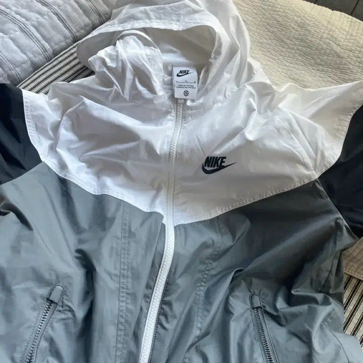 [SOLD OUT] 나이키 윈드러너 바람막이