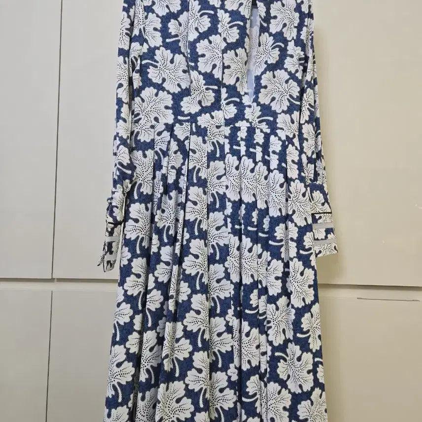[BUNJANG] Floral Pattern Long Dress / 플라워 패턴 롱 원피스 네이비/화이트