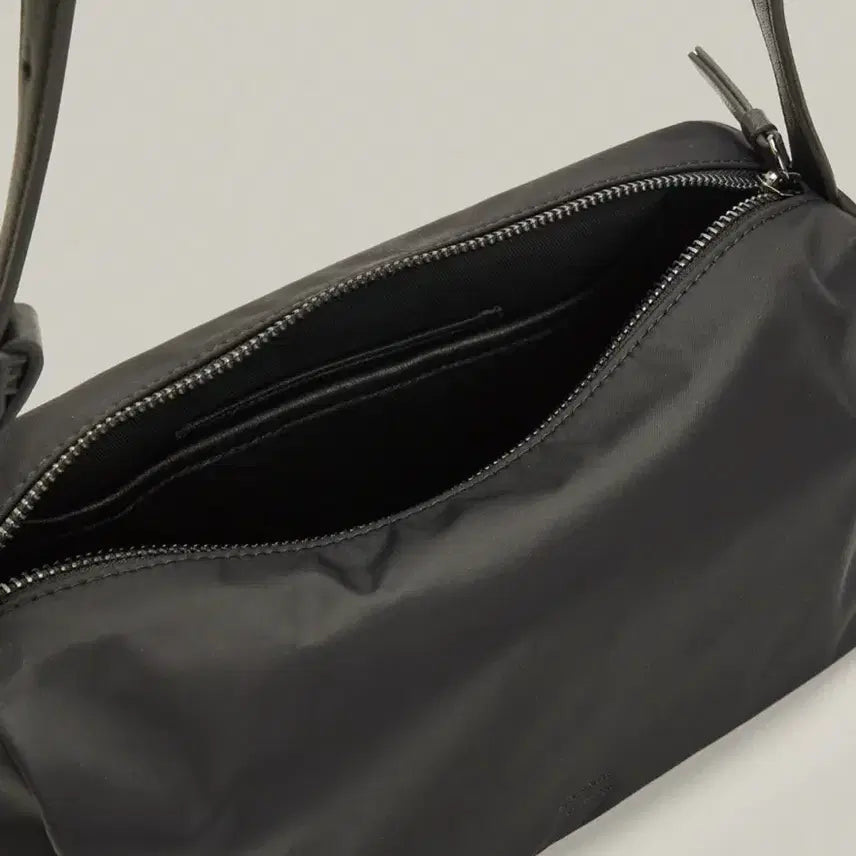 [SOLD OUT] 파사드패턴 이지 캐빈백 미디엄 블랙