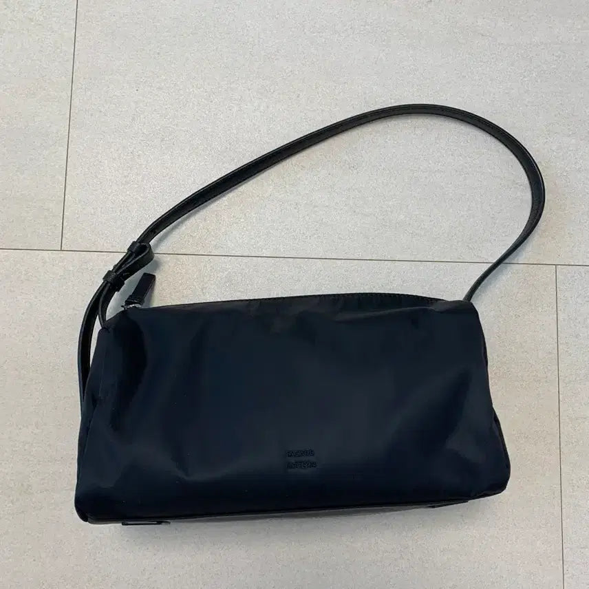 [SOLD OUT] 파사드패턴 이지 캐빈백 미디엄 블랙
