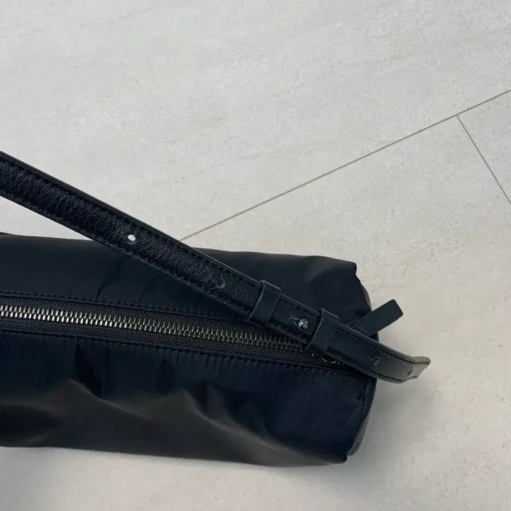 [SOLD OUT] 파사드패턴 이지 캐빈백 미디엄 블랙
