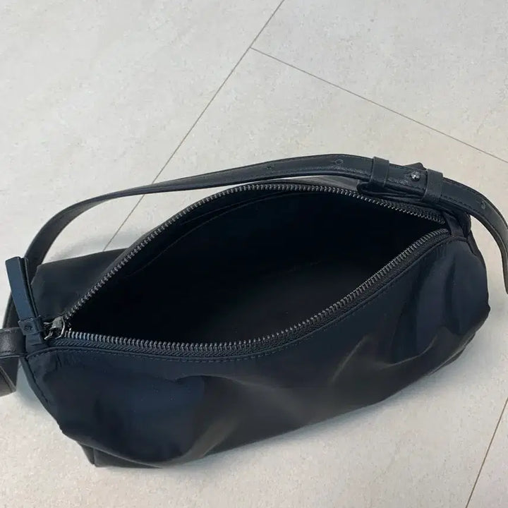 [SOLD OUT] 파사드패턴 이지 캐빈백 미디엄 블랙