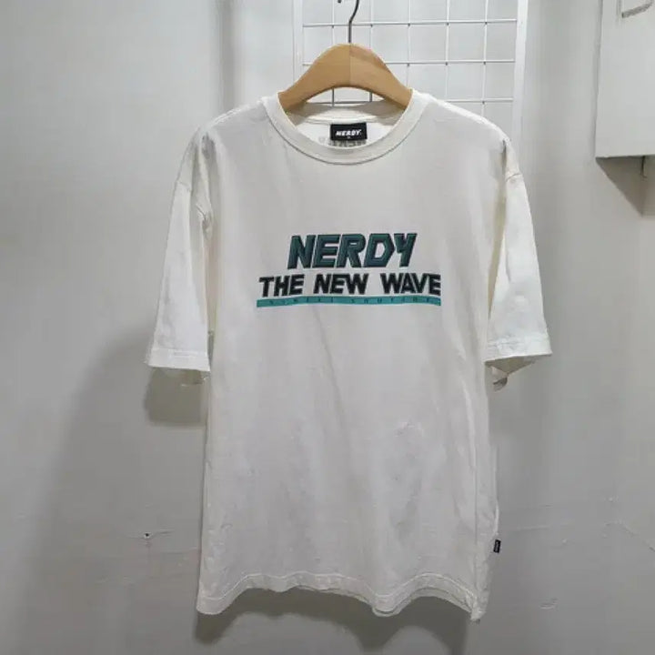 [BUNJANG] Nerdy The New Wave Short Sleeve T-Shirt MAN L (100) / 널디 The New Wave 반팔 (MAN L-100)