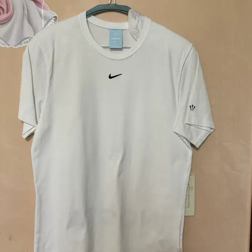 [BUNJANG] Nike x Drake NOCTA Cardinal Stock Essential T-shirt / M) 나이키 x 드레이크 녹타 카디널 스탁 에센셜 티셔츠 화이트 - 아시