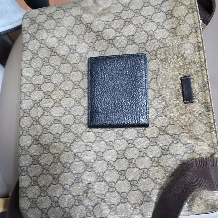 [BUNJANG] Gucci GG Pattern Crossbody Bag / 구찌 GG 패턴 크로스백