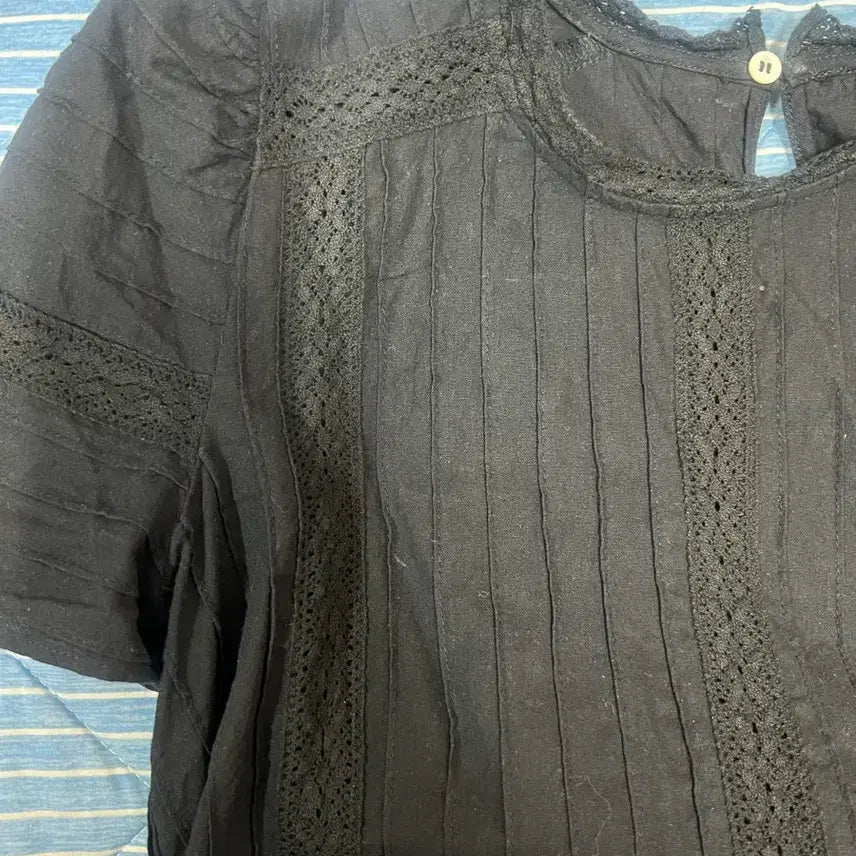 [BUNJANG] Add2 Lace Detail Black Blouse / 애드투 레이스 디테일 퍼프 블랙 블라우스 자체제작 제품 단스