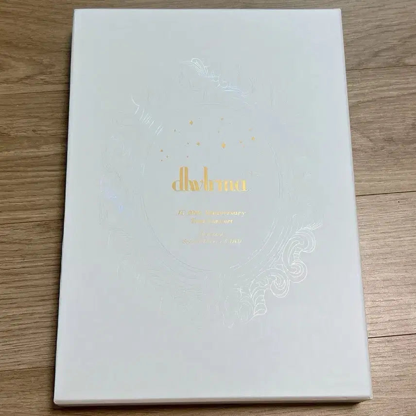 [BUNJANG] IU 10th Anniversary (DLWLIR) Blu-ray DVD with Photocard / 아이유 10주년 이지금 블루레이 DVD (포카포함)