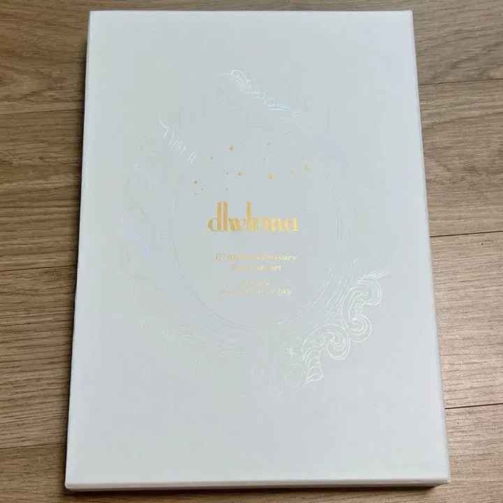 [BUNJANG] IU 10th Anniversary (DLWLIR) Blu-ray DVD with Photocard / 아이유 10주년 이지금 블루레이 DVD (포카포함)