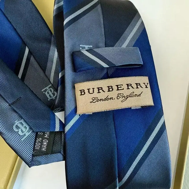 [SOLD OUT] 버버리 파란색 남성 넥타이