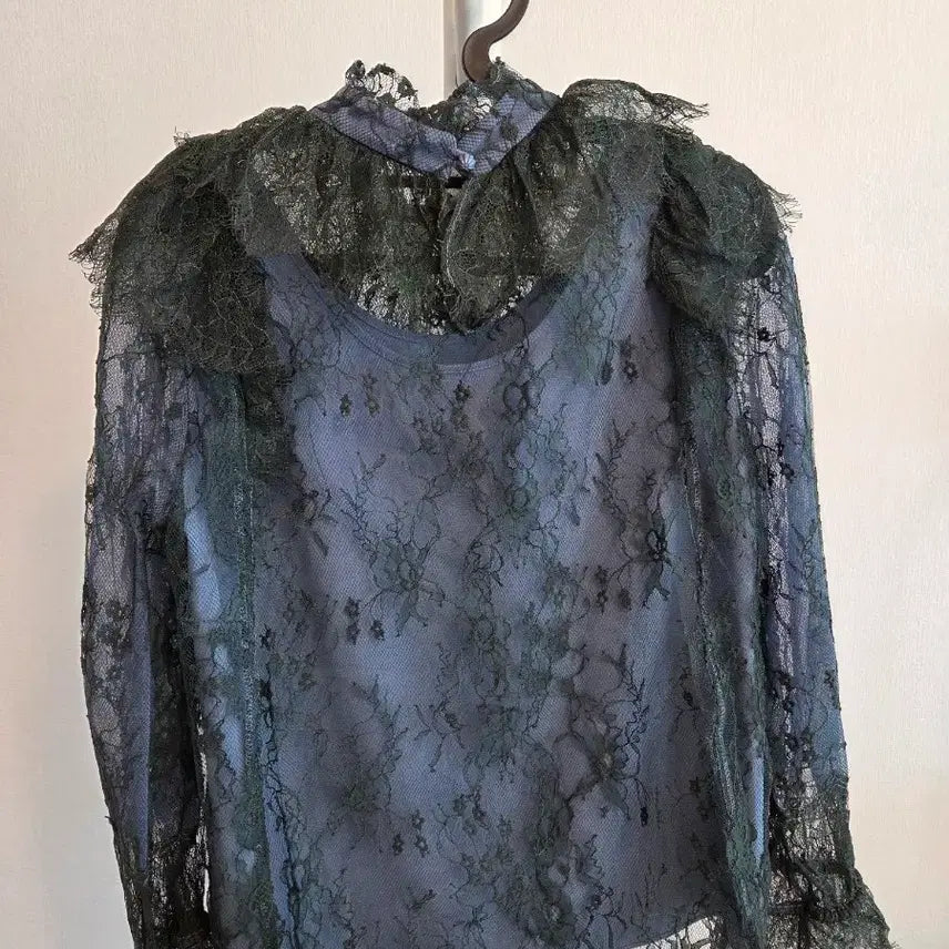 [BUNJANG] IT MICHAA Lace Skirt Blouse Set / 잇미샤 레이스 치마 블라우스 셋업