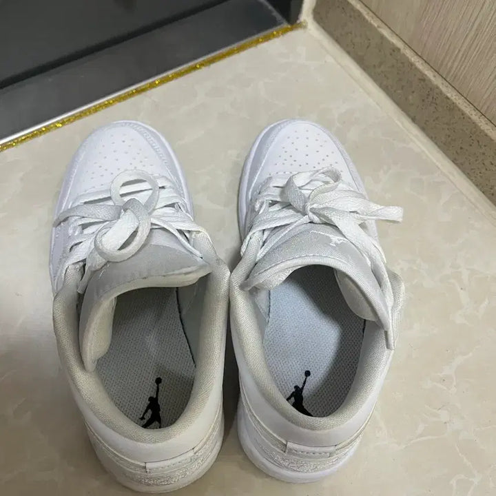 [SOLD OUT] 조던1 화이트 220