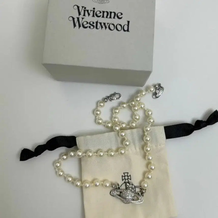 [BUNJANG] Vivienne Westwood Pearl Saturn Necklace / 비비안 웨스트우드 패션 진주 새턴 목걸이