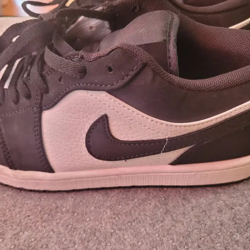 [BUNJANG] Nike Air Jordan 1 Low Black/White Sneakers / 나이키 에어 조던 1 로우 블랙/화이트