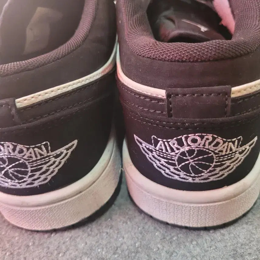 [BUNJANG] Nike Air Jordan 1 Low Black/White Sneakers / 나이키 에어 조던 1 로우 블랙/화이트
