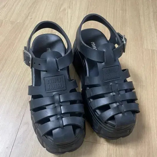 [SOLD OUT] 미우미우 플랫폼 샌들 36사이즈