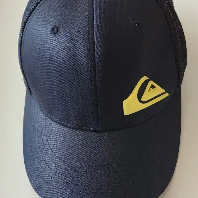[SOLD OUT] 미사용 퀵실버 써핑 메쉬캡 네이비 모자
