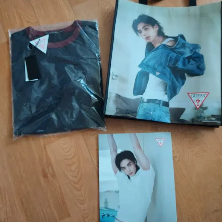 [SOLD OUT] 현진 게스팝업 타포린백 룩북일괄 네이비 프리사이즈
