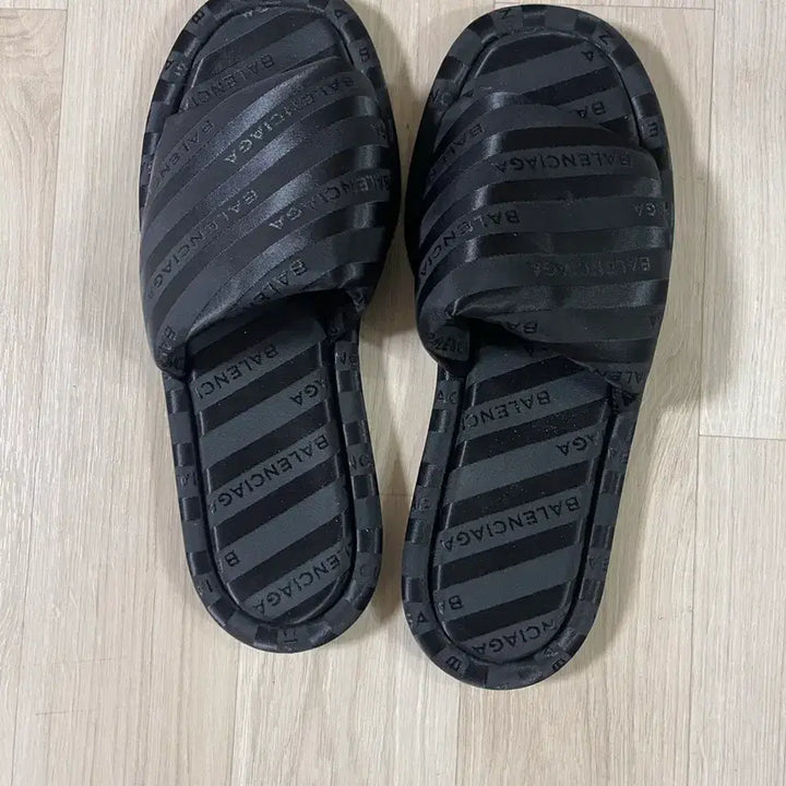 [BUNJANG] Balenciaga All Black Slippers / 발렌시아가 올블랙 슬리퍼