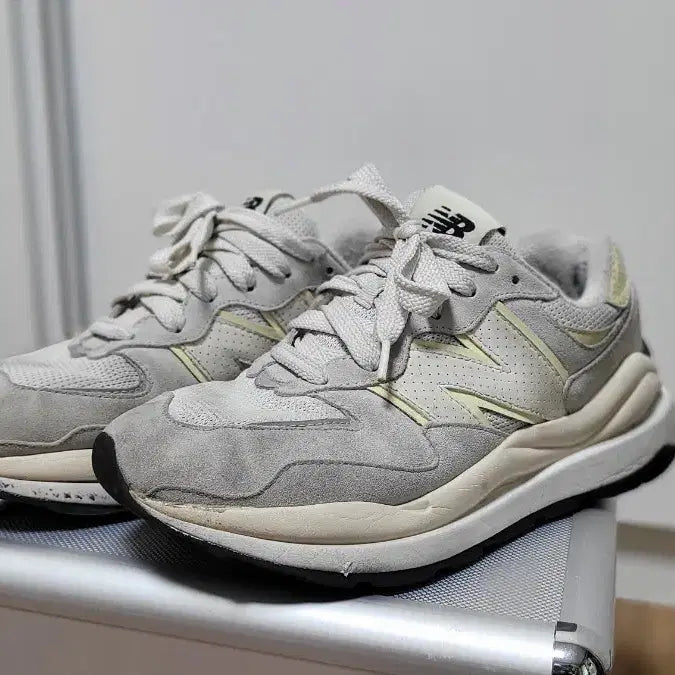 [BUNJANG] New Balance 5740 Gold Aspen Sneakers 260 / 뉴발란스 5740 골드아스펜 260