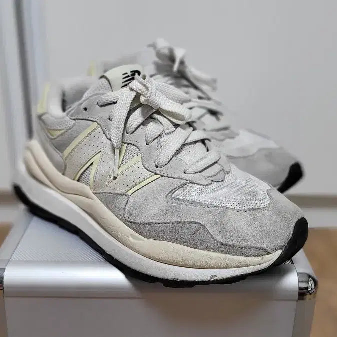 [BUNJANG] New Balance 5740 Gold Aspen Sneakers 260 / 뉴발란스 5740 골드아스펜 260