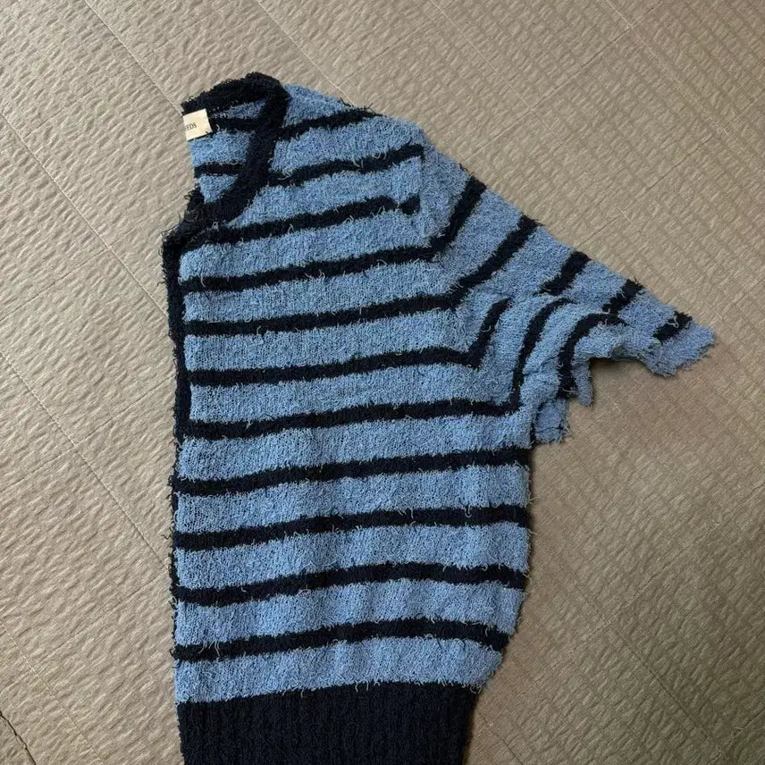 [BUNJANG] Andneeds Tail Half Cardigan / 앤니즈 Andneeds 테일 하프 가디건