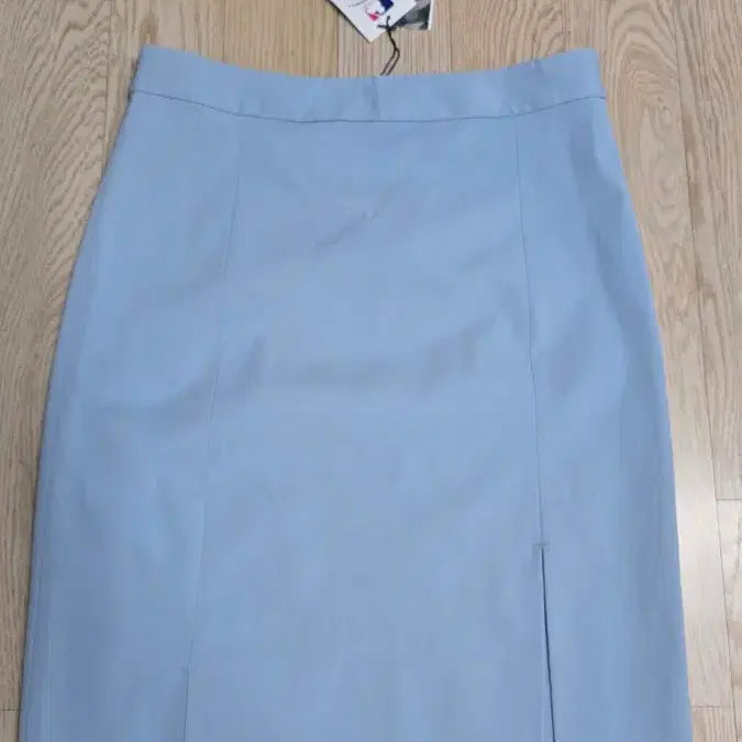 [BUNJANG] MLB Light Blue Midi Skirt / MLB 엠엘비 하늘색 미디스커트(55-55반)