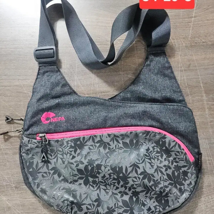[BUNJANG] Nepa Flower Pattern Cross Bag / 네파 플라워 패턴 크로스백