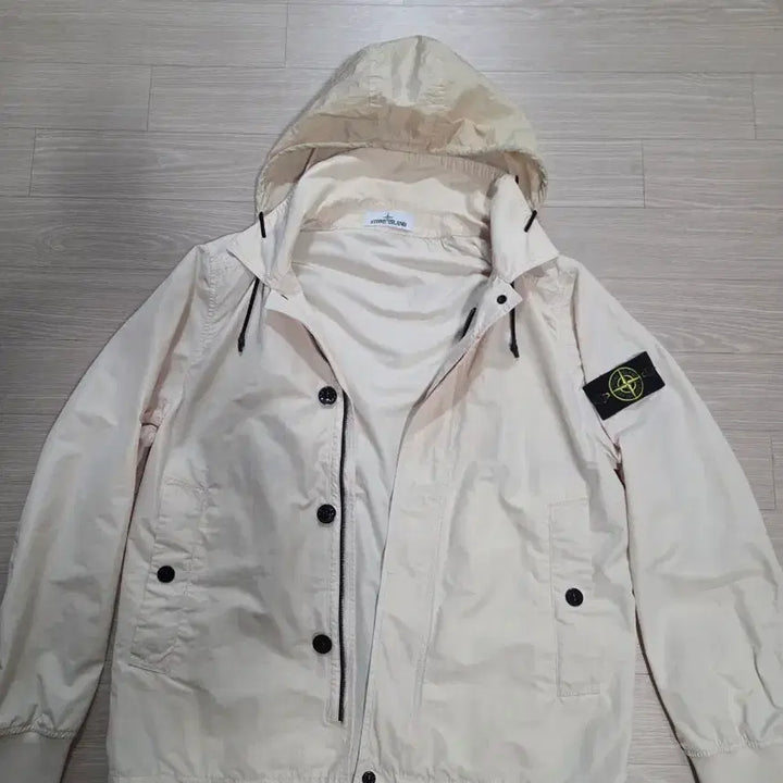 [SOLD OUT] [2회착/백화점판] 스톤아일랜드 마이크로렙스 후드 바람막이
