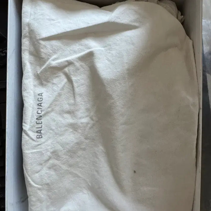 [BUNJANG] Balenciaga Speedrunner 43 Sneakers / 발렌시아가 스피드러너 43