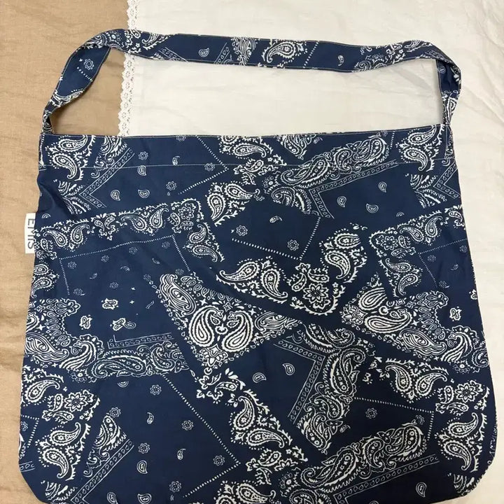 [BUNJANG] Emis Navy Paisley Pattern Shoulder Bag / emis 에미스 네이비 페이즐리 패턴 가방