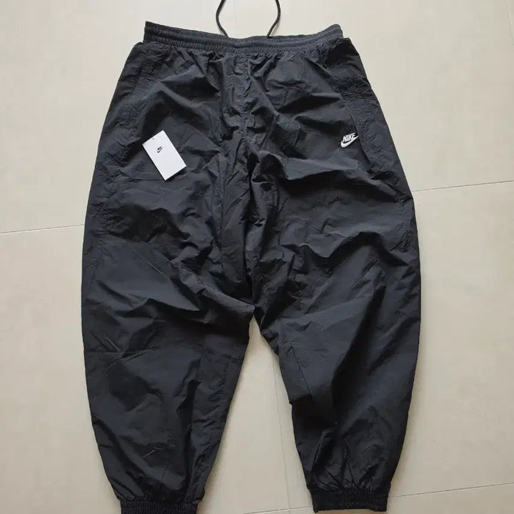 [BUNJANG] Nike Club Oversized Woven Track Pants Black HQ6115-010 / 나이키 클럽 오버사이즈 우븐 트랙 팬츠 블랙 HQ6115-010