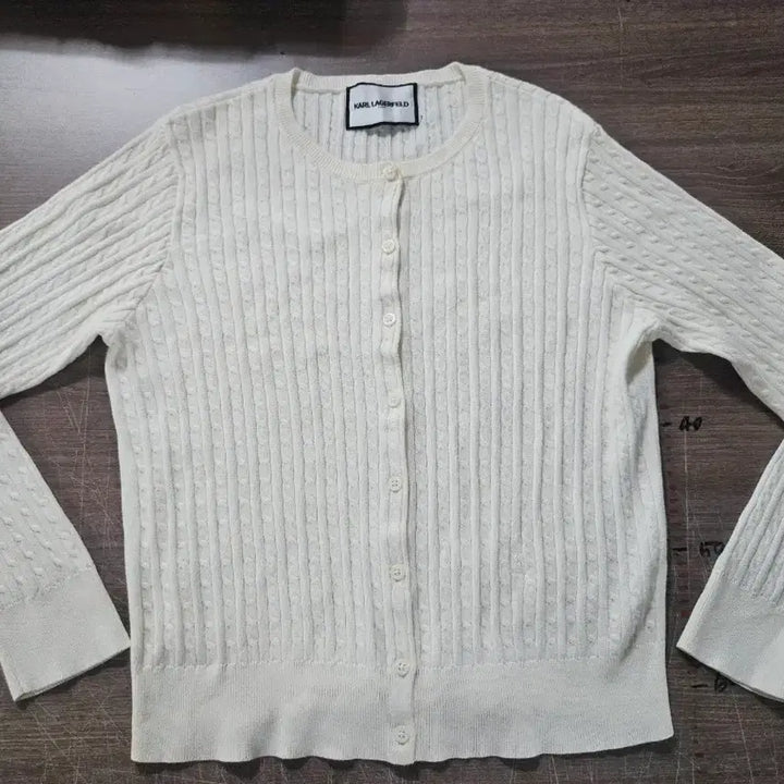 [BUNJANG] Karl Lagerfeld Ivory Knit Cardigan / 칼 라거펠트 아이보리 니트 가디건 95