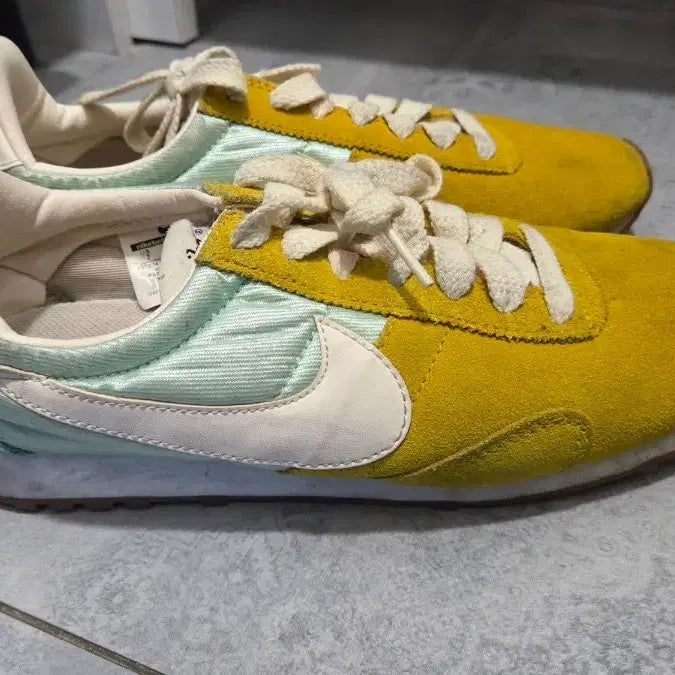 [BUNJANG] Nike Pre Montreal Racer Vintage Yellow Mint Sneakers / 나이키 프레 몬트리올 레이서 빈티지 옐로우 민트 240