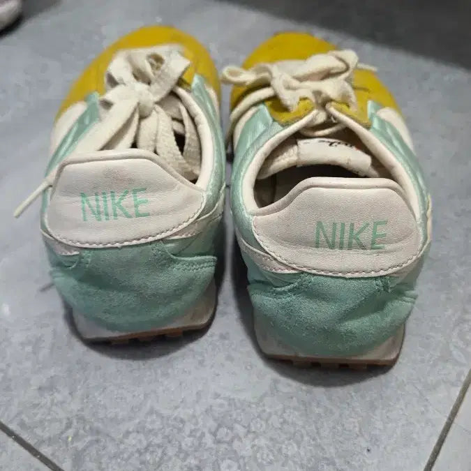 [BUNJANG] Nike Pre Montreal Racer Vintage Yellow Mint Sneakers / 나이키 프레 몬트리올 레이서 빈티지 옐로우 민트 240