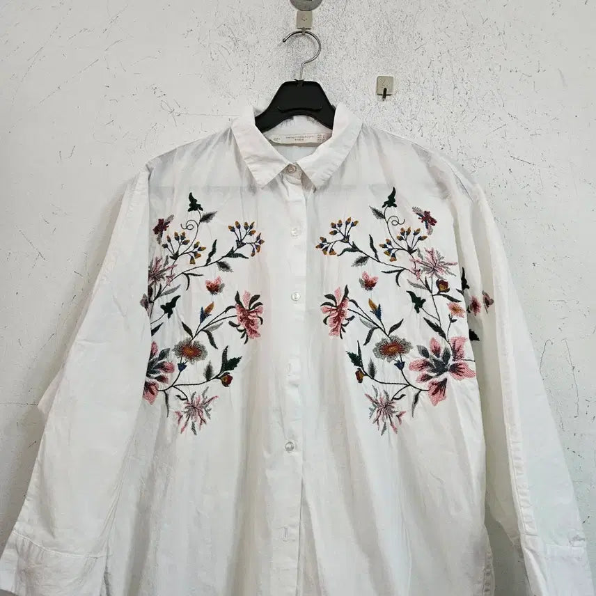 [BUNJANG] Zara White Flower Embroidery Shirt / 자라 화이트 플라워 자수 셔츠