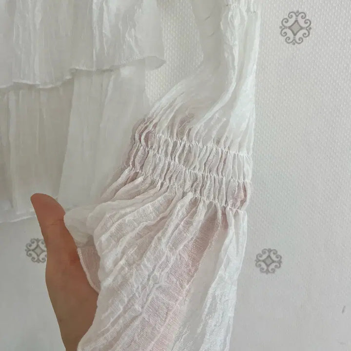 [BUNJANG] Square Neck Frill Blouse / 스퀘어넥 프릴 블라우스