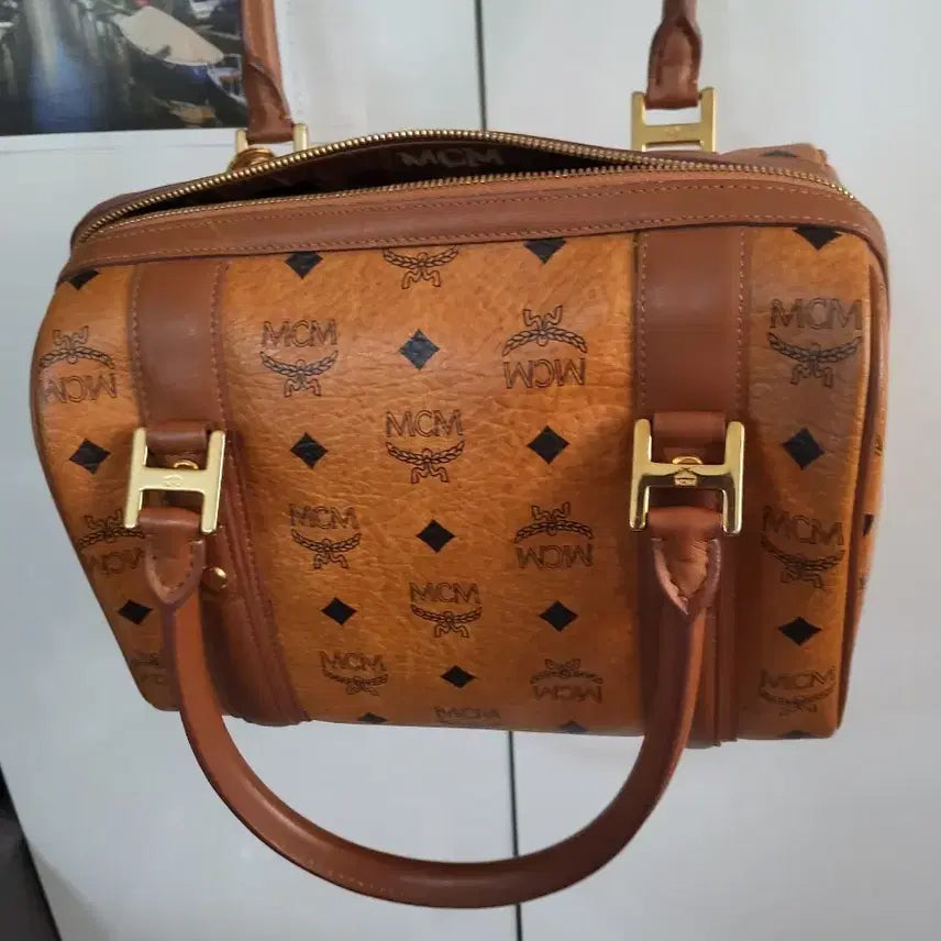 [BUNJANG] MCM Logo Tote Bag with Sungjoo House / MCM 가방 토트백 성주택 있어요