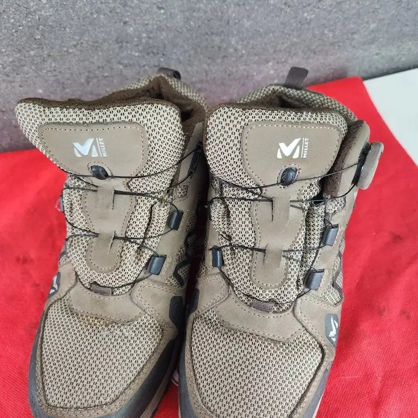 [BUNJANG] Millet Brown Hiking Boots / 밀레 등산화 브라운 다이얼 시스템