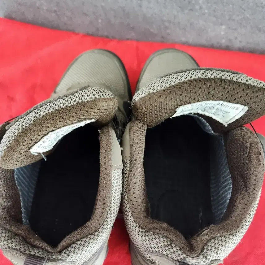 [BUNJANG] Millet Brown Hiking Boots / 밀레 등산화 브라운 다이얼 시스템