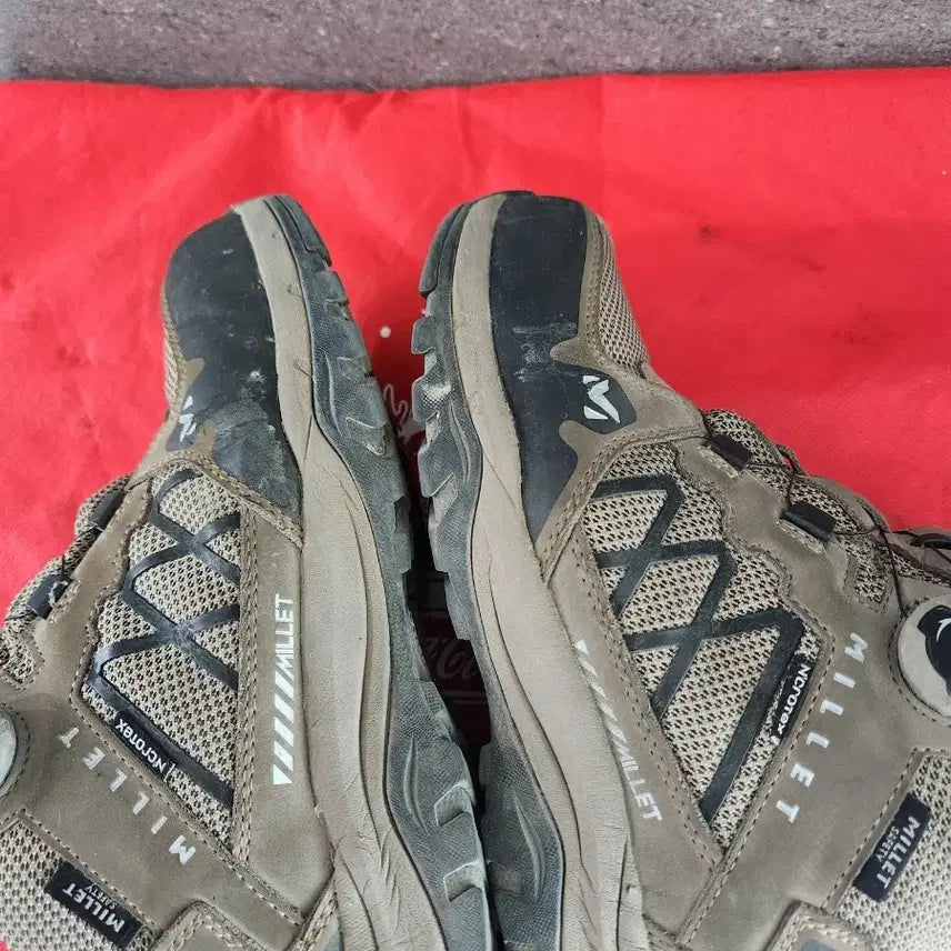 [BUNJANG] Millet Brown Hiking Boots / 밀레 등산화 브라운 다이얼 시스템