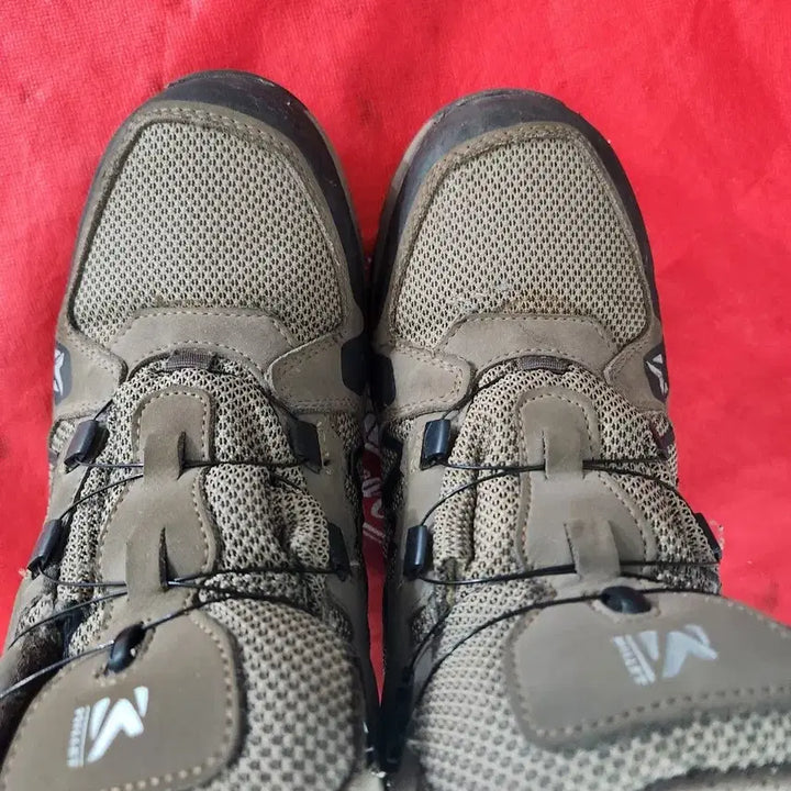 [BUNJANG] Millet Brown Hiking Boots / 밀레 등산화 브라운 다이얼 시스템
