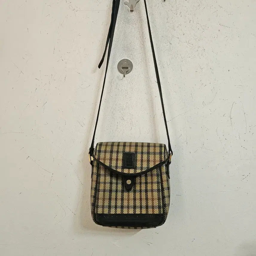 [SOLD OUT] 체크무늬 크로스백 빈티지 가방