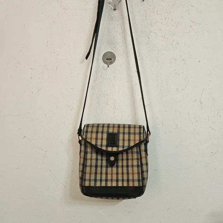 [SOLD OUT] 체크무늬 크로스백 빈티지 가방