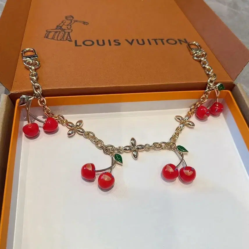 [SOLD OUT] 루이비통 체리 펜던트 키링키홀더 차 키링 가방 액세서리
