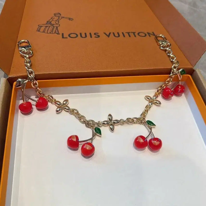 [SOLD OUT] 루이비통 체리 펜던트 키링키홀더 차 키링 가방 액세서리